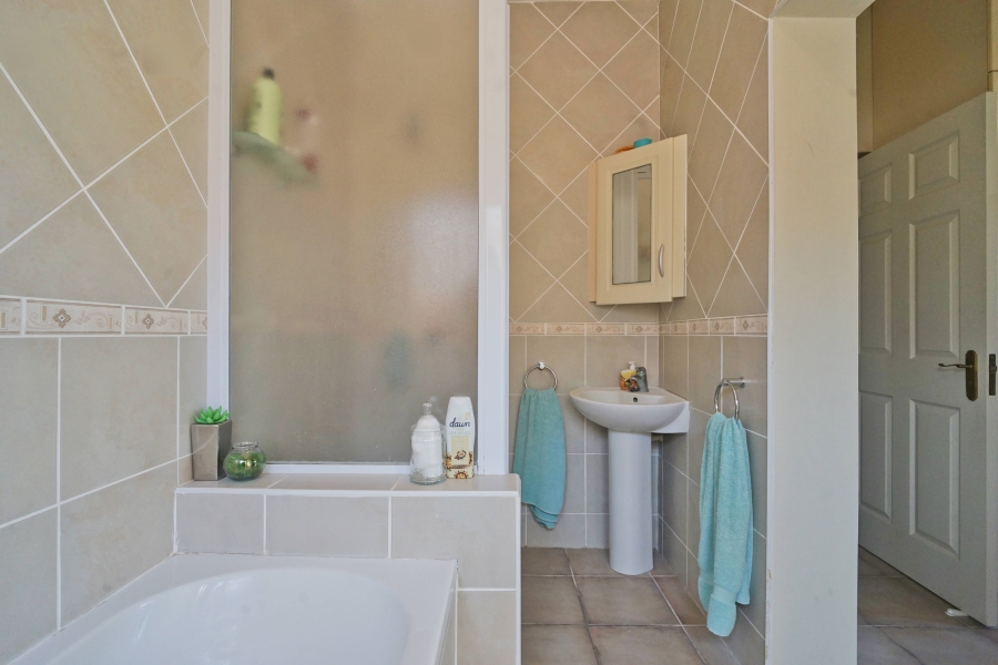 5 Bedroom Property for Sale in Seavale Eastern Cape